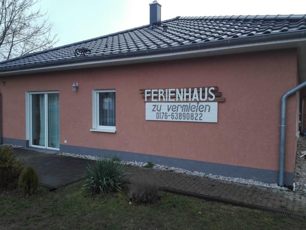Ferienwohnung Am Bahnhof Werneuchen Exterior foto