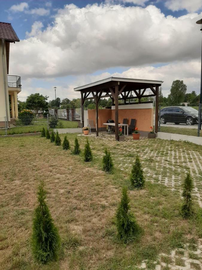 Ferienwohnung Am Bahnhof Werneuchen Exterior foto